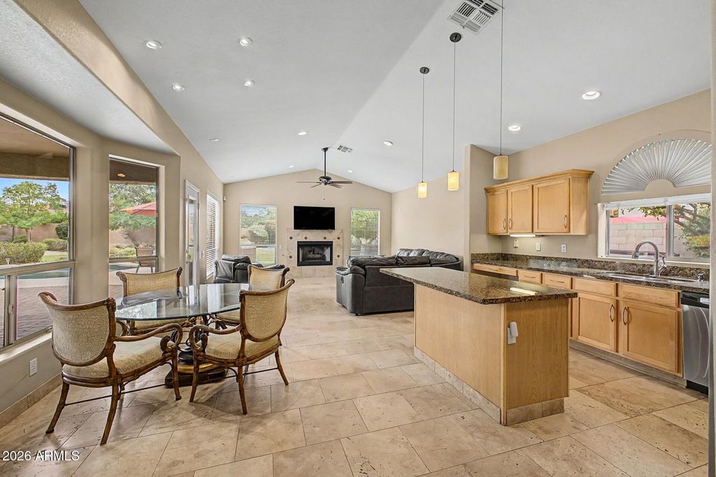 Image 10 of property listing at 5930 E DANBURY Road, Scottsdale, AZ 85254