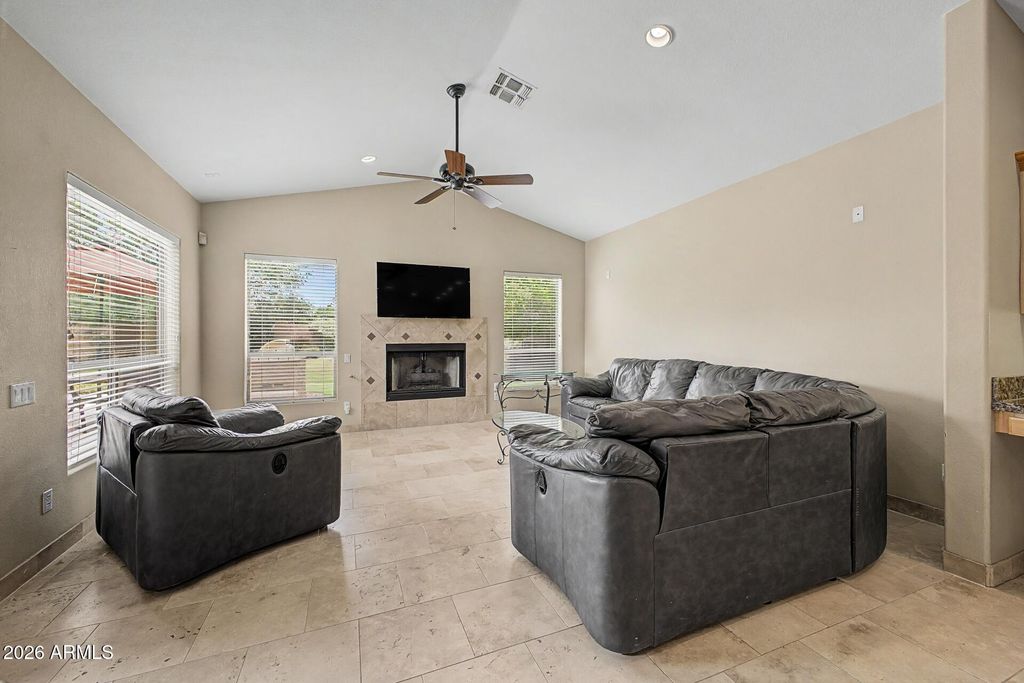 Image 11 of property listing at 5930 E DANBURY Road, Scottsdale, AZ 85254