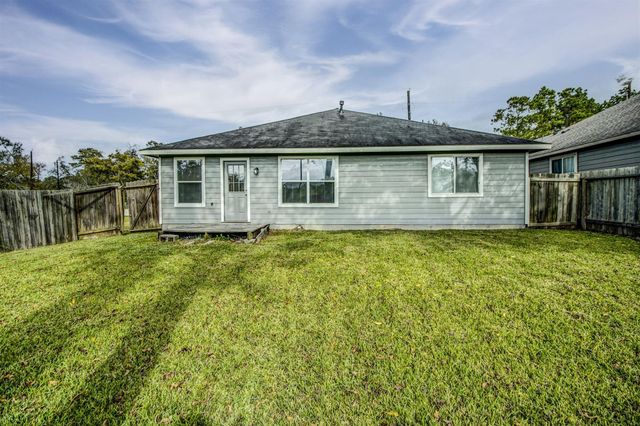 406 Woodlake Drive, Houston, TX 77336