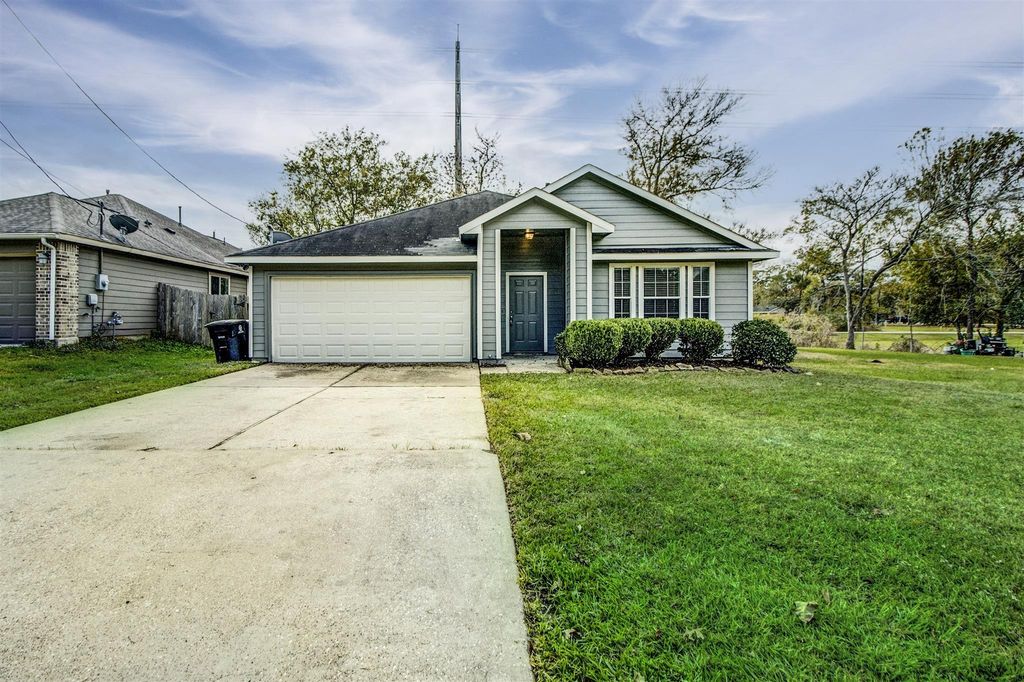 406 Woodlake Drive, Houston, TX 77336