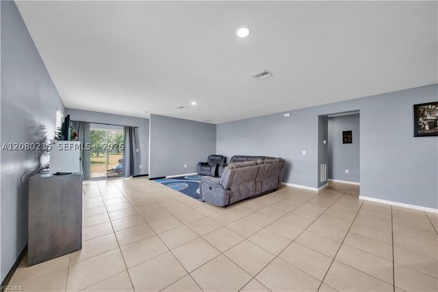 10549 Canal Brook LN, Lehigh Acres, FL 33936