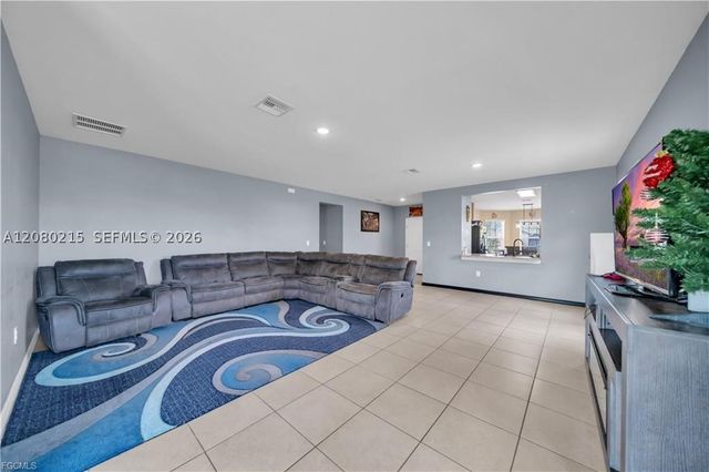 10549 Canal Brook LN, Lehigh Acres, FL 33936