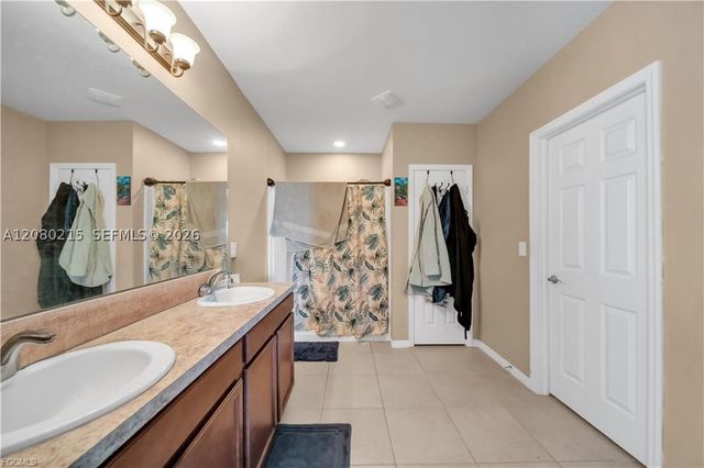 10549 Canal Brook LN, Lehigh Acres, FL 33936