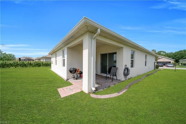 10549 Canal Brook LN, Lehigh Acres, FL 33936