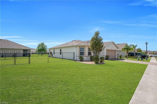 10549 Canal Brook LN, Lehigh Acres, FL 33936