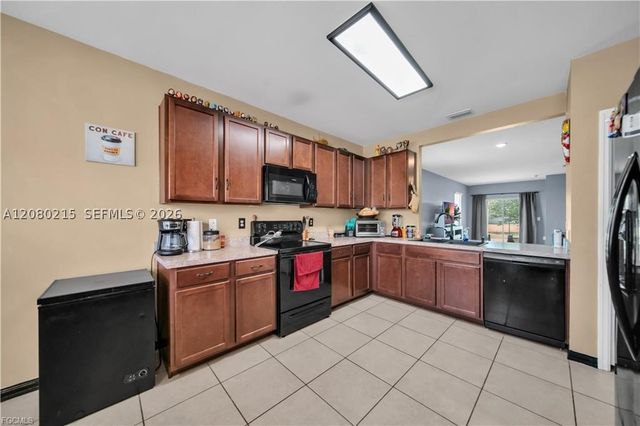 10549 Canal Brook LN, Lehigh Acres, FL 33936