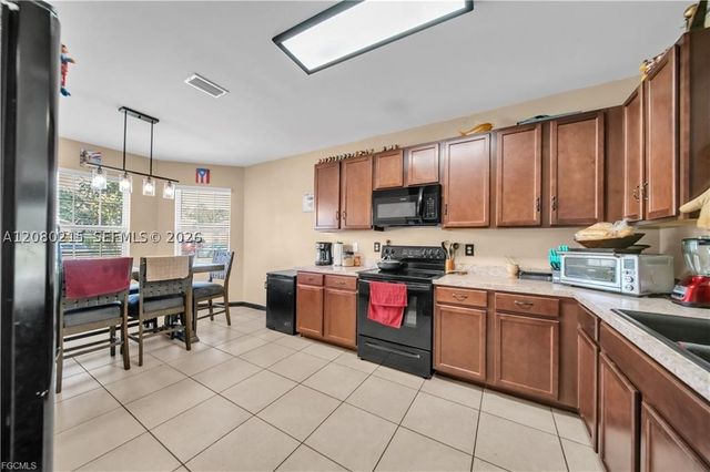 10549 Canal Brook LN, Lehigh Acres, FL 33936