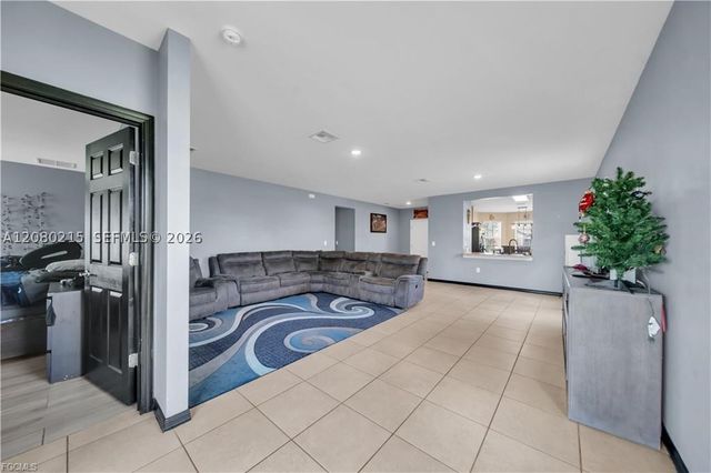 10549 Canal Brook LN, Lehigh Acres, FL 33936
