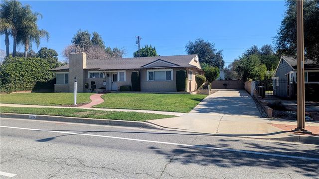 1404 N Mountain Ave, Claremont, CA 91711