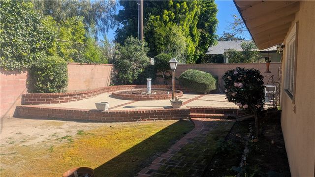 1404 N Mountain Ave, Claremont, CA 91711
