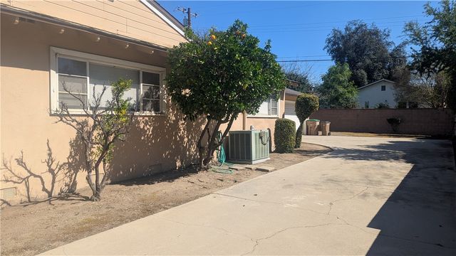 1404 N Mountain Ave, Claremont, CA 91711
