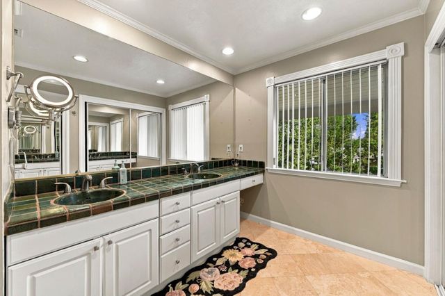 600 Pennsylvania Avenue 12, Los Gatos, CA 95030