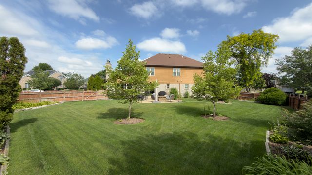 21203 Old North Church Road, Frankfort, IL 60423
