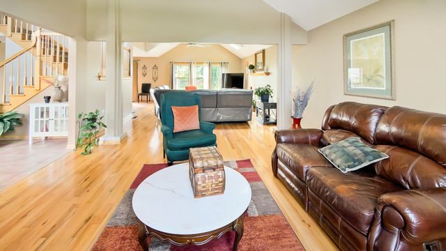 21203 Old North Church Road, Frankfort, IL 60423