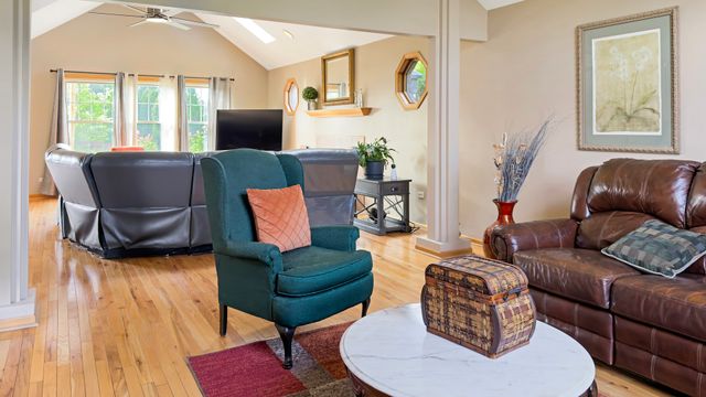 21203 Old North Church Road, Frankfort, IL 60423