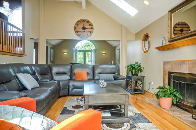21203 Old North Church Road, Frankfort, IL 60423