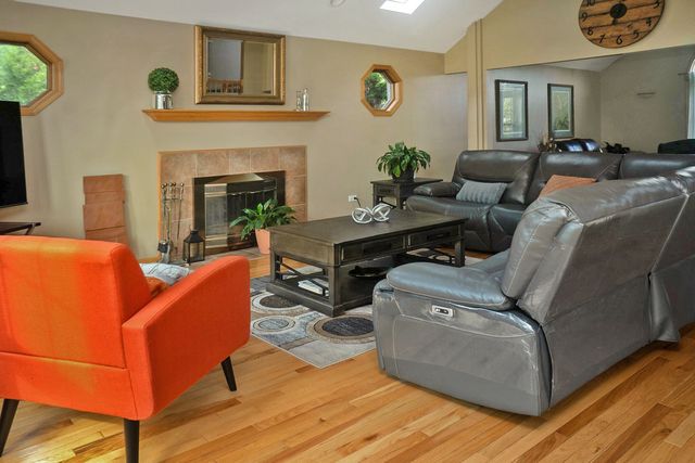 21203 Old North Church Road, Frankfort, IL 60423