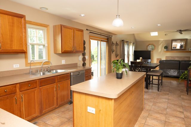 21203 Old North Church Road, Frankfort, IL 60423