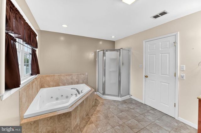158 SAINT PETERS RD, Macungie, PA 18062