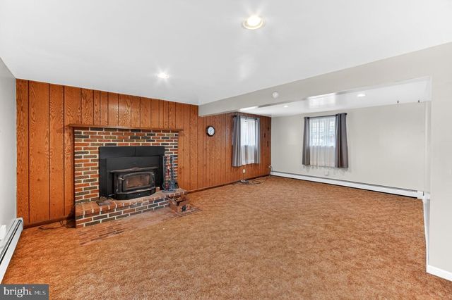 158 SAINT PETERS RD, Macungie, PA 18062