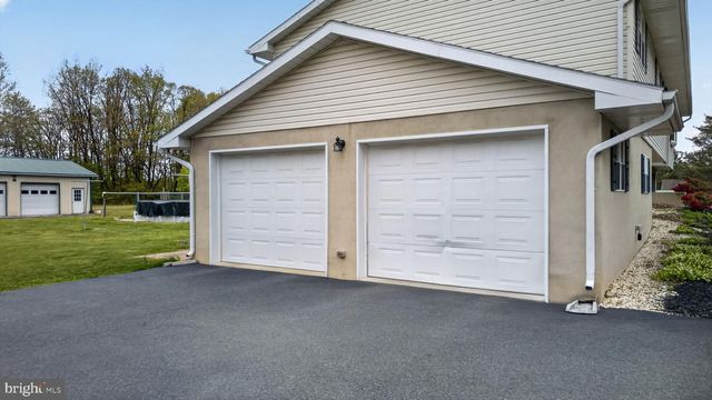 158 SAINT PETERS RD, Macungie, PA 18062