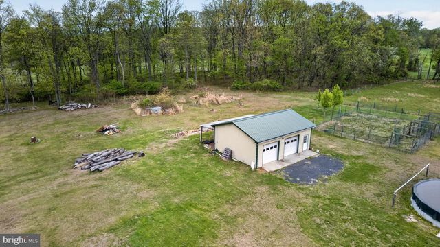 158 SAINT PETERS RD, Macungie, PA 18062