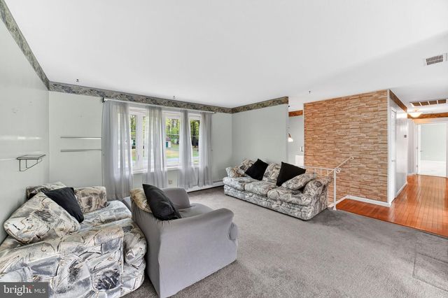 158 SAINT PETERS RD, Macungie, PA 18062