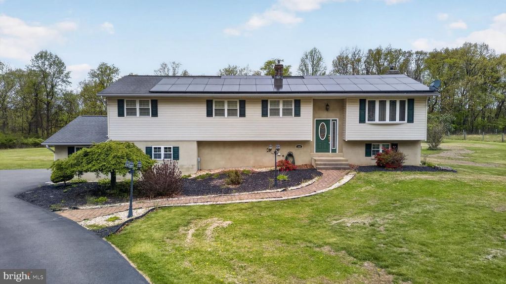 158 SAINT PETERS RD, Macungie, PA 18062