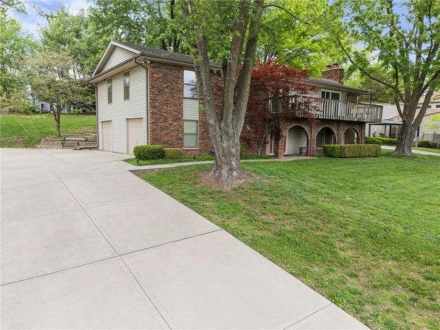 7610 NW Westside Drive, Weatherby Lake, MO 64152