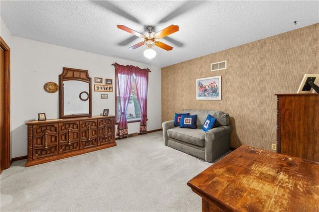 7610 NW Westside Drive, Weatherby Lake, MO 64152
