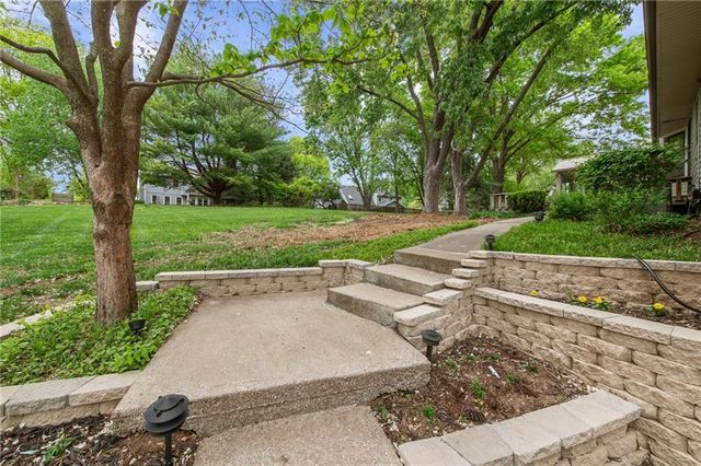 7610 NW Westside Drive, Weatherby Lake, MO 64152