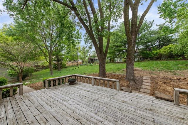 7610 NW Westside Drive, Weatherby Lake, MO 64152
