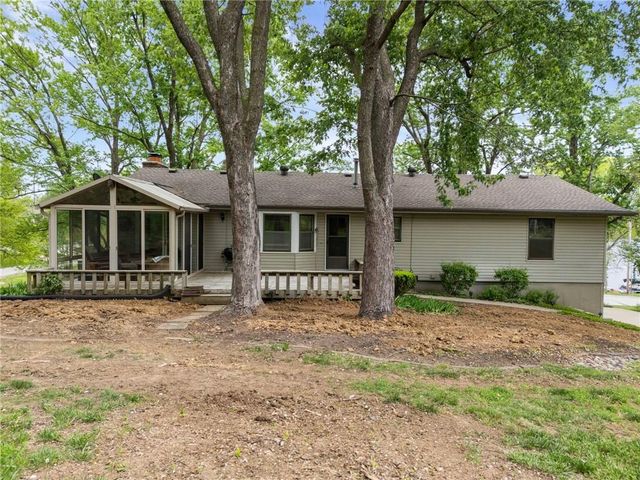 7610 NW Westside Drive, Weatherby Lake, MO 64152