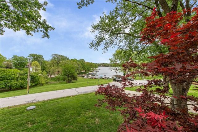 7610 NW Westside Drive, Weatherby Lake, MO 64152