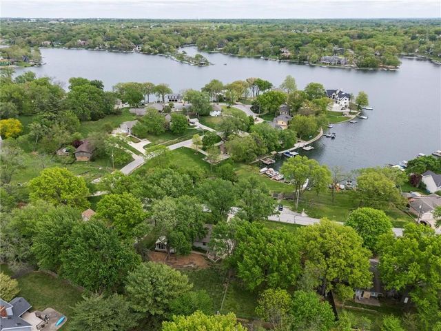 7610 NW Westside Drive, Weatherby Lake, MO 64152