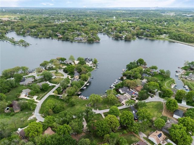 7610 NW Westside Drive, Weatherby Lake, MO 64152
