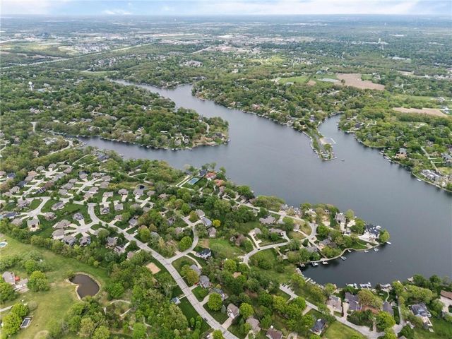 7610 NW Westside Drive, Weatherby Lake, MO 64152