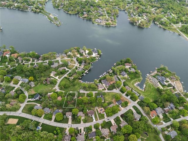 7610 NW Westside Drive, Weatherby Lake, MO 64152