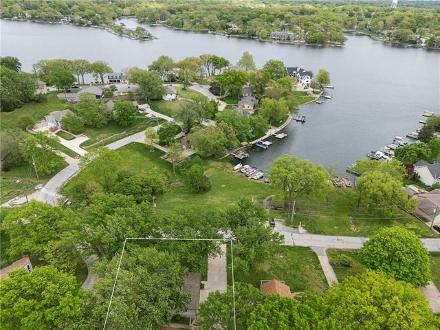 7610 NW Westside Drive, Weatherby Lake, MO 64152