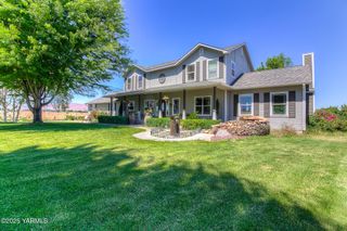 11901 Zier Rd, Yakima, WA 98908