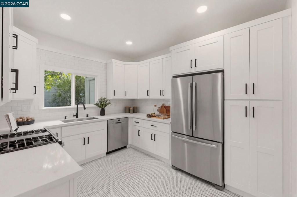 Image 11 of property listing at 3214 California St, Berkeley, CA 94703