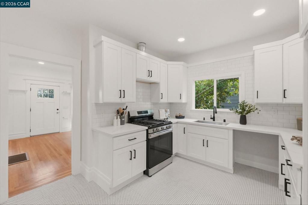 Image 12 of property listing at 3214 California St, Berkeley, CA 94703