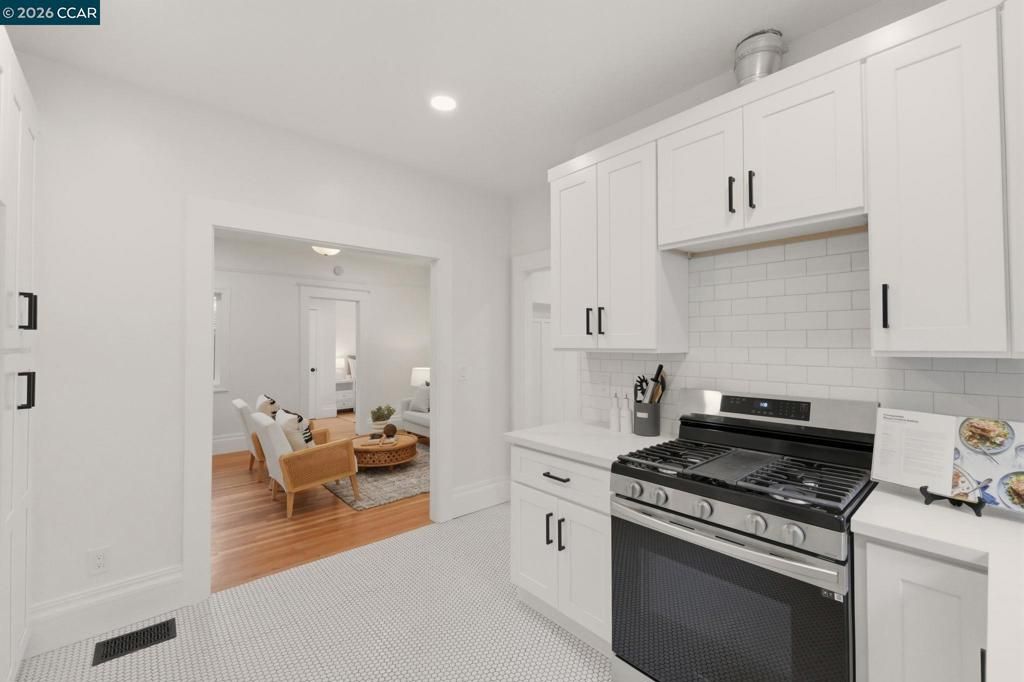 Image 13 of property listing at 3214 California St, Berkeley, CA 94703