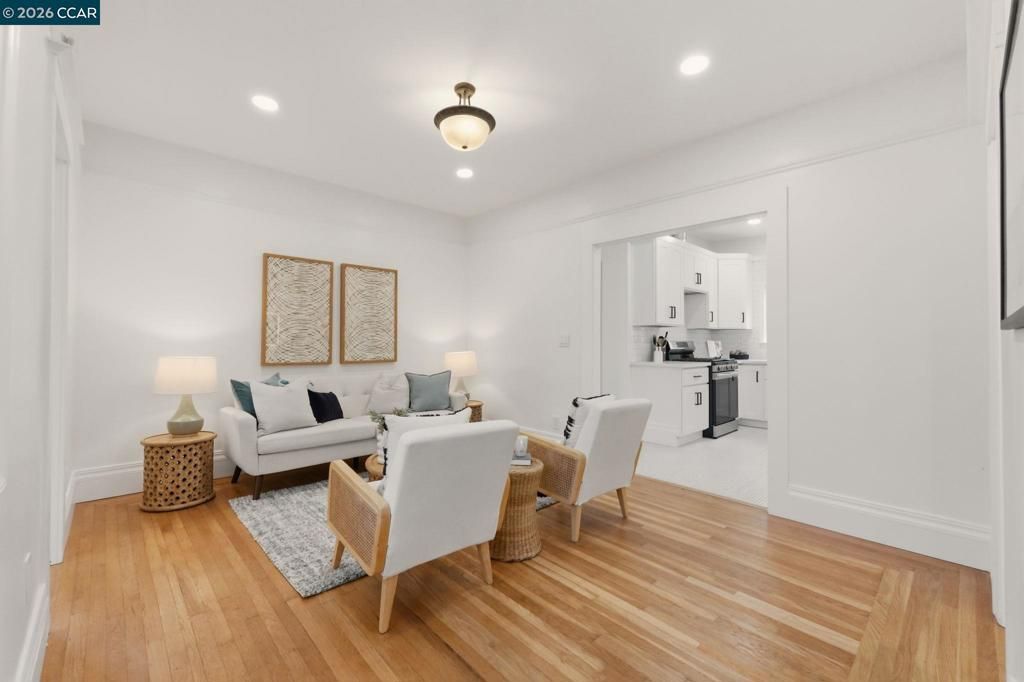 Image 4 of property listing at 3214 California St, Berkeley, CA 94703