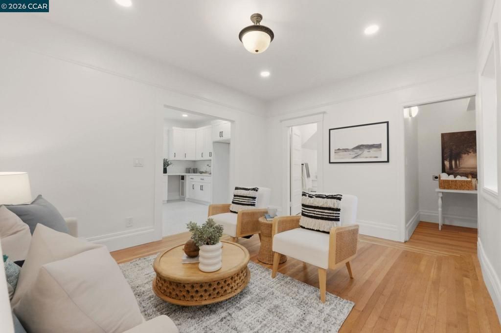 Image 7 of property listing at 3214 California St, Berkeley, CA 94703