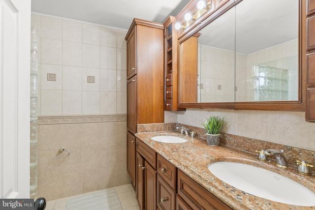 221 OCEAN AVE, Cherry Hill, NJ 08003