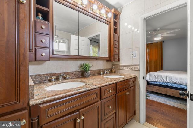 221 OCEAN AVE, Cherry Hill, NJ 08003