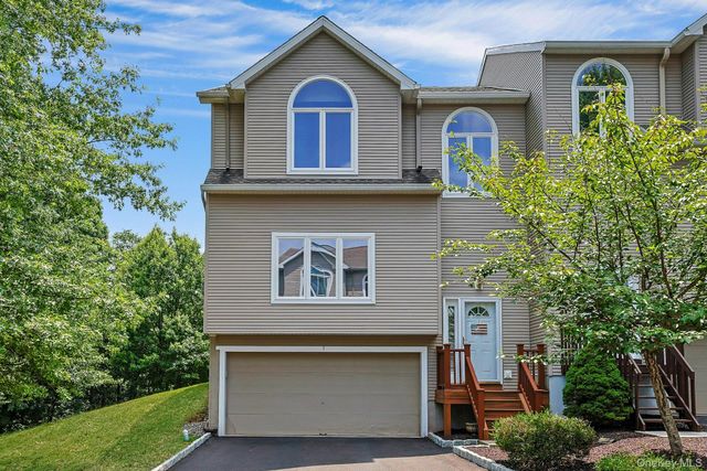 1 Ledger View Court, Highland Mills, NY 10930