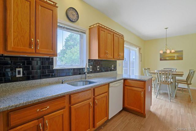1 Ledger View Court, Highland Mills, NY 10930