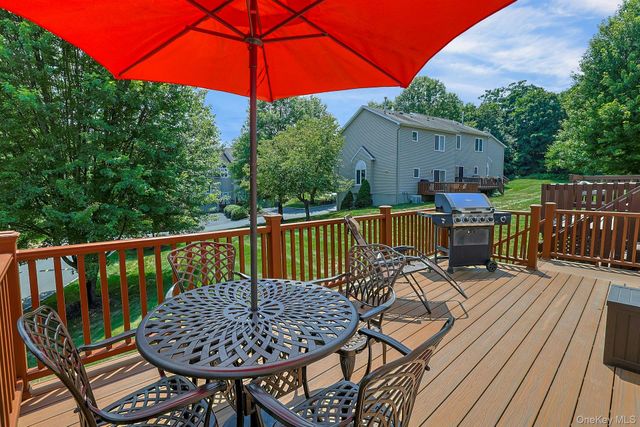 1 Ledger View Court, Highland Mills, NY 10930